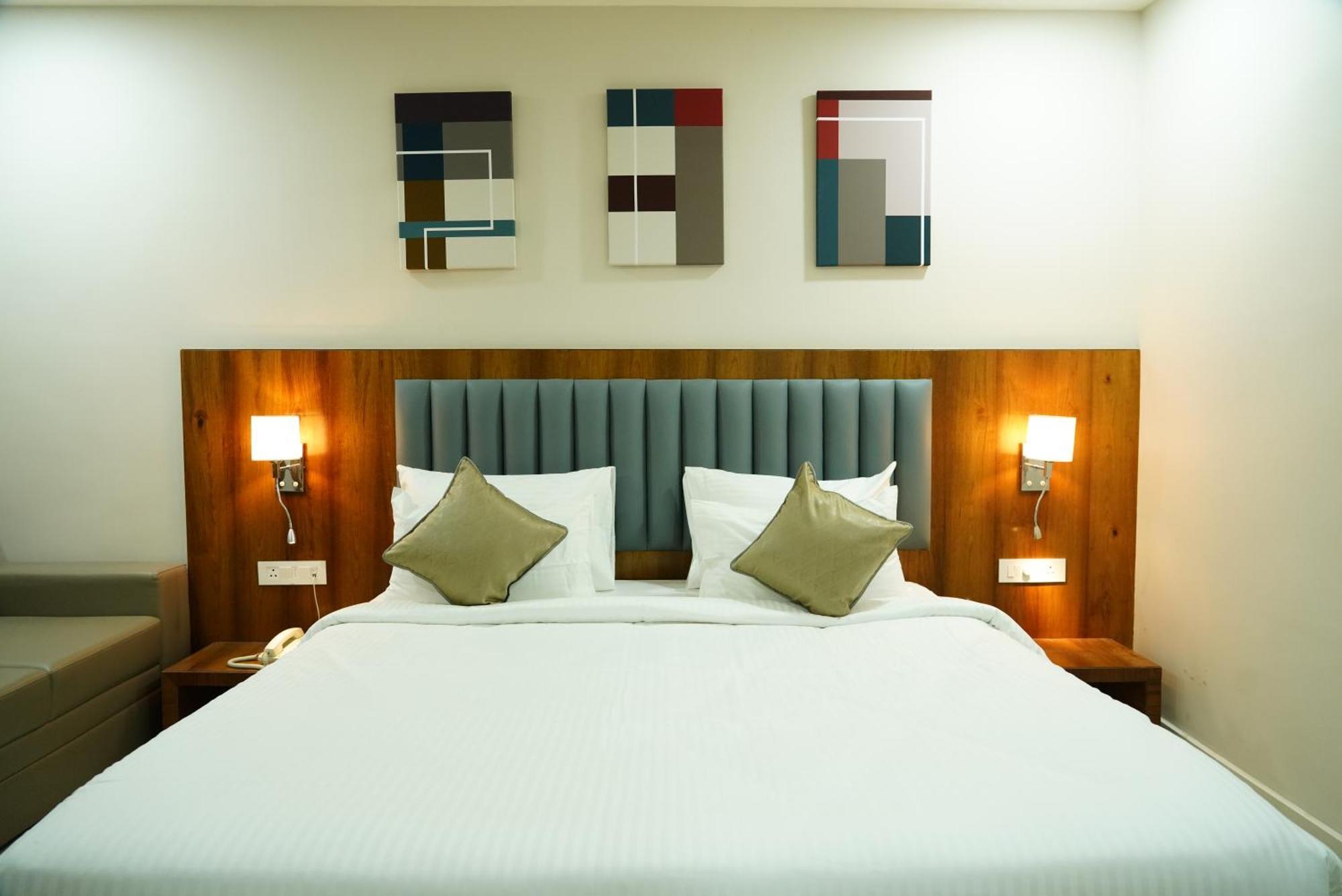 Hotel Pasupala Inn 아난타푸르 외부 사진